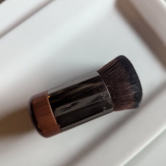Make Up For Ever | BUFFING FOUNDATION BRUSH - 112 Artisan Brush - Picture 5 of 10